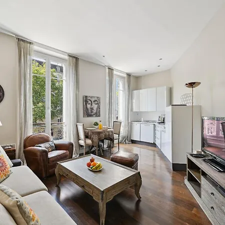 Bnbnova - Champs-elysees & Arc De Triomphe Apartment *